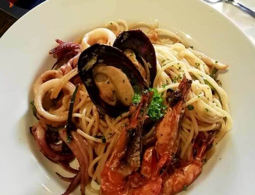 Thirty 3 Garden. Restobar